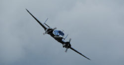 Den ve vzduchu v Plasích: Beech C45H Expeditor