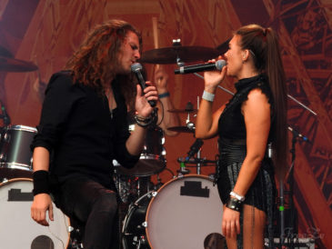Nils Molin a Elize Ryd, Amaranthe, na Masters of Rock 2019