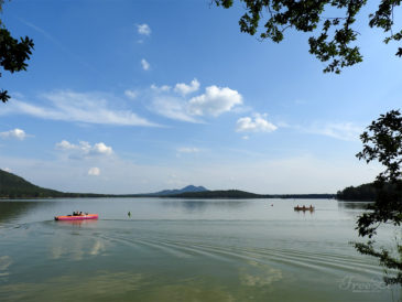 Srpen 2019: Výhled na Bezděz, Máchovo jezero 2019