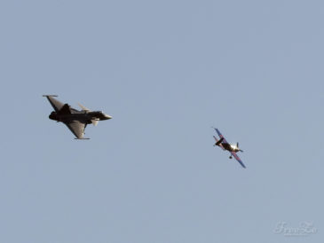 Ivo Kardoš a Martin Šonka, JAS-39 Gripen a Extra-300SR