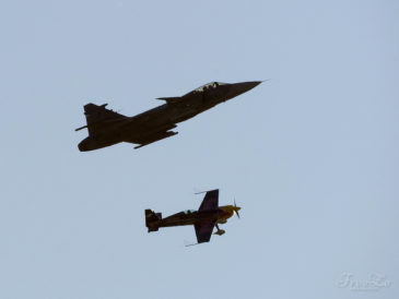 Ivo Kardoš a Martin Šonka, JAS-39 Gripen a Extra-300SR