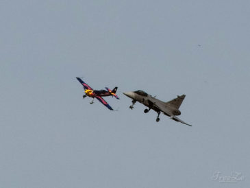 Ivo Kardoš a Martin Šonka, JAS-39 Gripen a Extra-300SR
