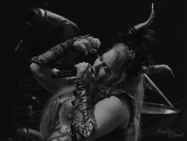 Noora Louhimo, Battle Beast, ve Foru Karlín, Praha 2020