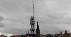 Pohled na Žižkovskou věž z Vítkova